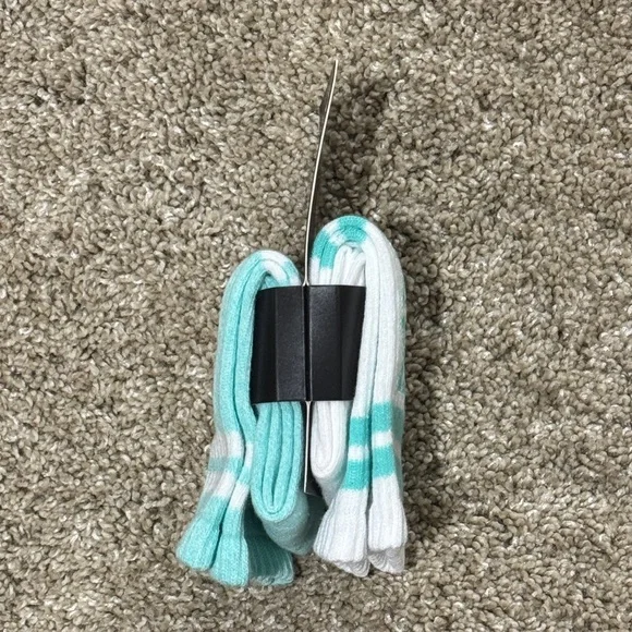 NWT PINK Victoria's Secret Aqua Crew Socks - Picture 3 of 3